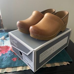 Dansko Professional Clogs (Distressed Honey)